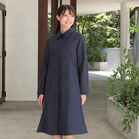 お母様用 紺色無地レインコート 比翼仕立て フリーサイズ 収納用バッグ付き