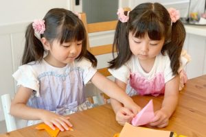 何歳からでも折り紙遊びは楽しめる！期待できる効果と楽しみ方