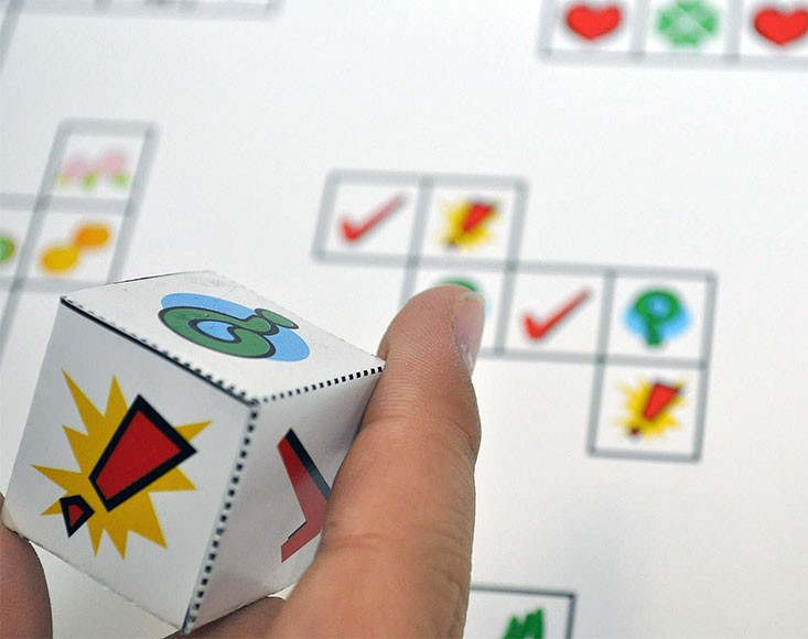 作って 見て覚える 図形の展開図ポスター 2枚セット お受験グッズのハッピークローバー 作って 見て覚える 図形の展開図ポスター 2枚セット お受験グッズのハッピークローバー